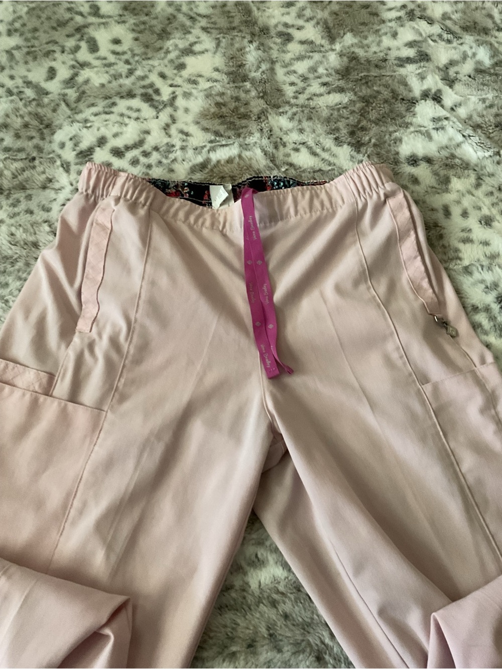 Vera Bradley scrub pants Light Pink size M - Picture 2 of 10